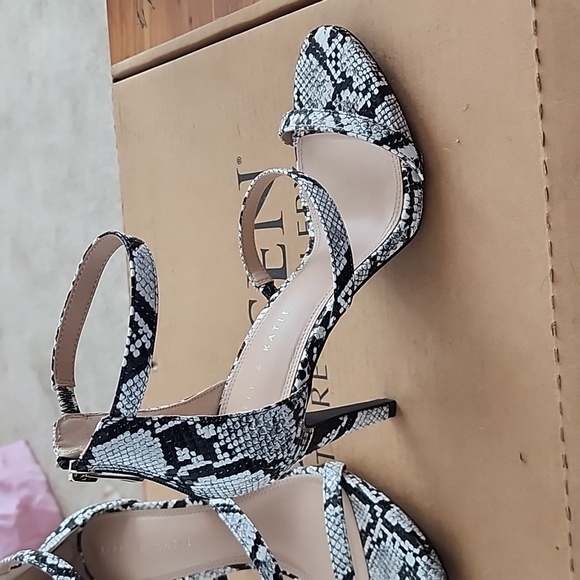 Kelly & Katie snake skin pattern heels - Picture 2 of 3